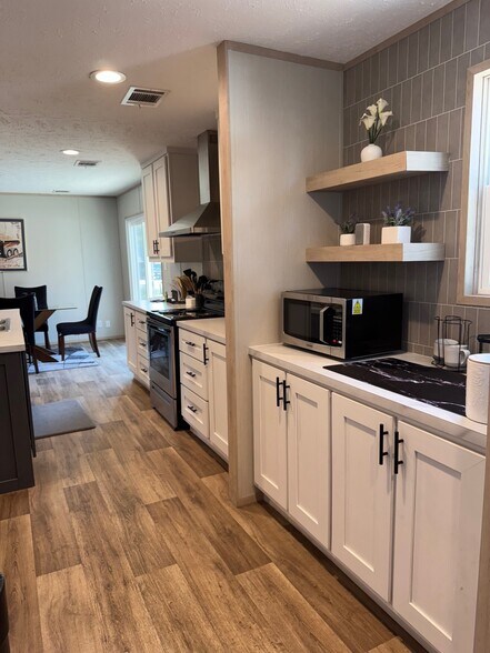 More Photos Of 7314 Nundy Ave, Gibsonton Warehouse For Sale