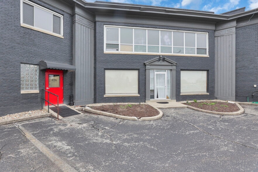 More Photos Of 2020-2034 Leonard Ave, Columbus Office For Lease