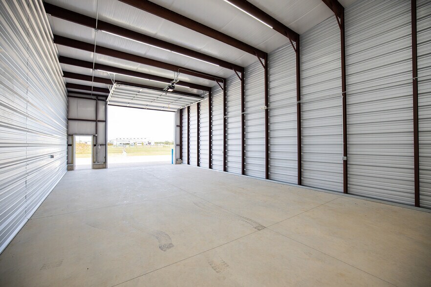 More Photos Of 1532 E Mason Dr, Kechi Self Storage For Sale