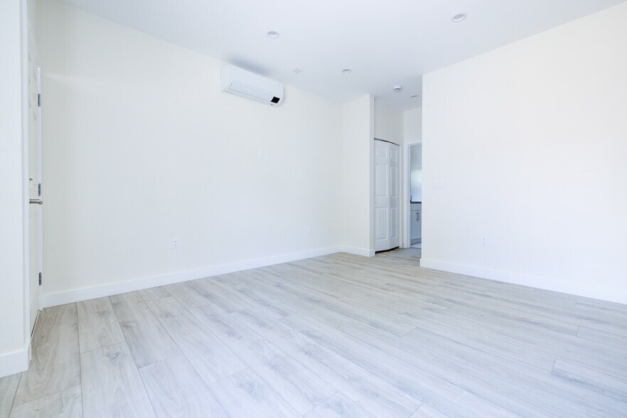 More Photos Of 2947 West Blvd, Los Angeles Apartments For Sale