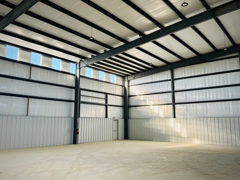 More Photos Of 19901 E Highway 51, Broken Arrow Warehouse For Lease