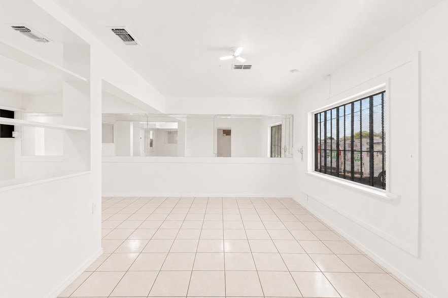 More Photos Of 4166 Culebra Rd, San Antonio General Retail For Sale