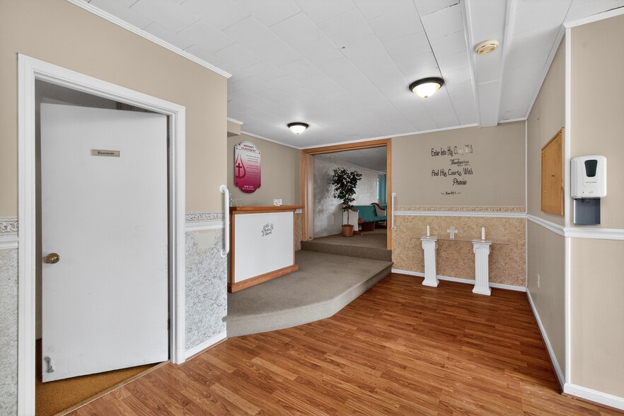 More Photos Of 205 Otter St, Danville Specialty For Sale