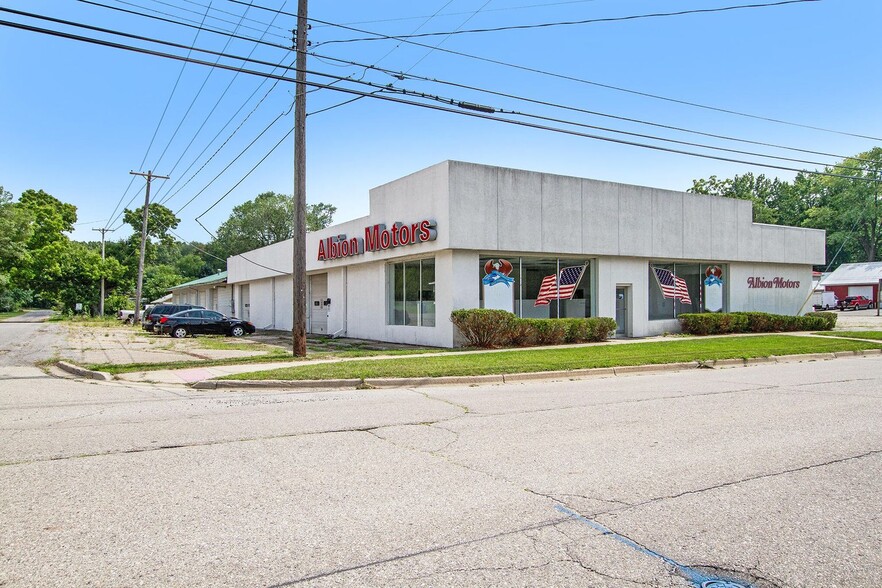 More Photos Of 600 N Clark St, Albion Auto Dealership For Sale