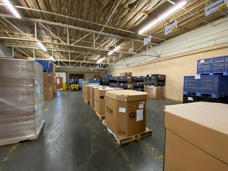 More Photos Of 2613-2625 Lee Ave, Sanford Manufacturing For Sale