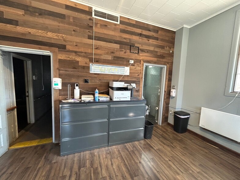 More Photos Of 6020 Dahlin Drive, Skokie Industrial For Sale