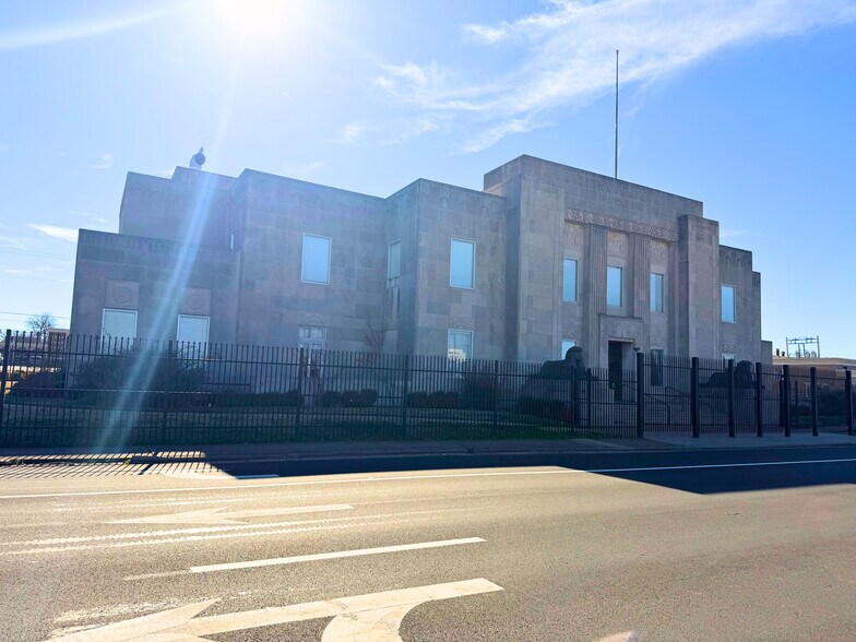 Primary Photo Of 200 N 11th St, Fort Smith Religious Facility For Sale