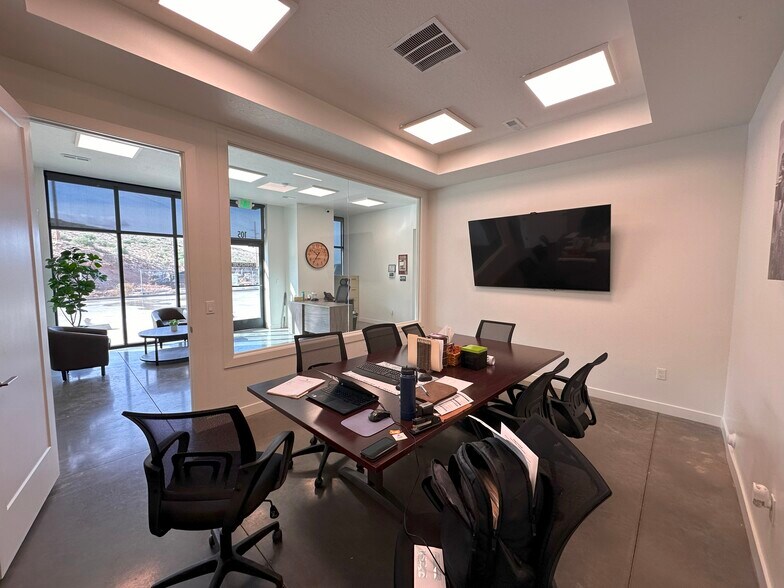 More Photos Of 5508 240 N, Hurricane Industrial For Lease