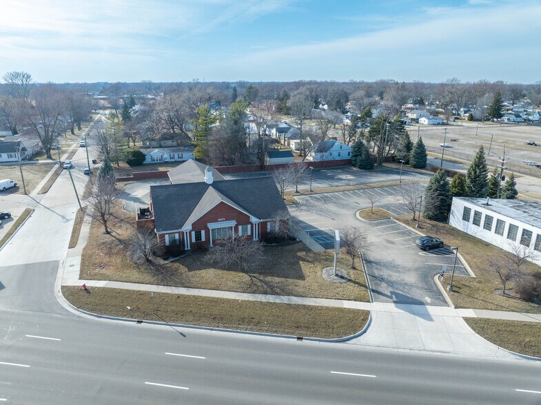 More Photos Of 30379 Gratiot Ave, Roseville Bank For Lease