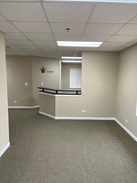 More Photos Of 3341 Hobson Rd, Woodridge Unknown For Lease