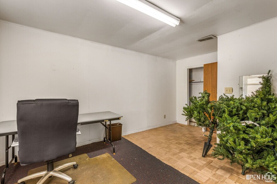 More Photos Of 1915 Kemp Blvd, Wichita Falls Office For Sale