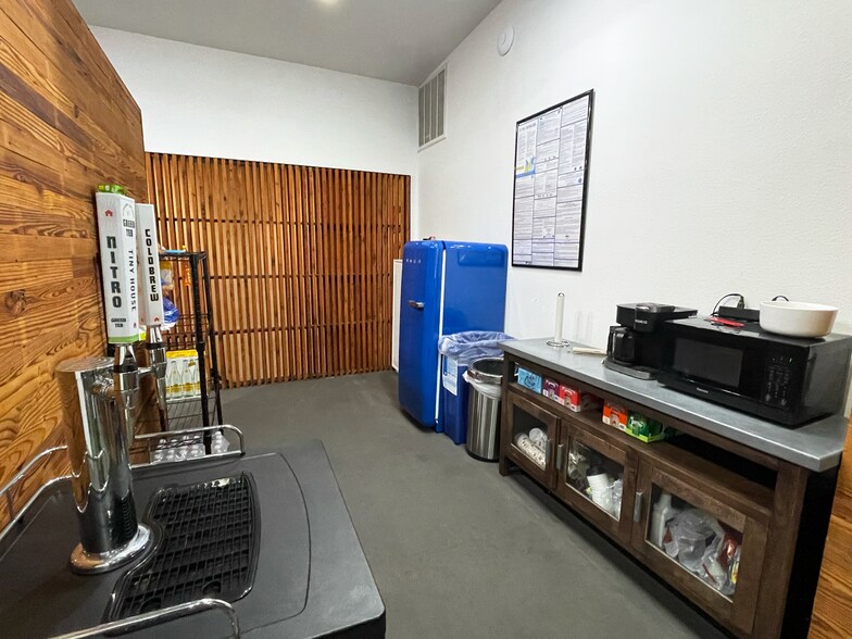 More Photos Of 3700 Thompson St, Austin Loft Creative Space For Lease
