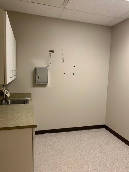 More Photos Of 5731 Silverstone Ter, Colorado Springs Medical For Lease