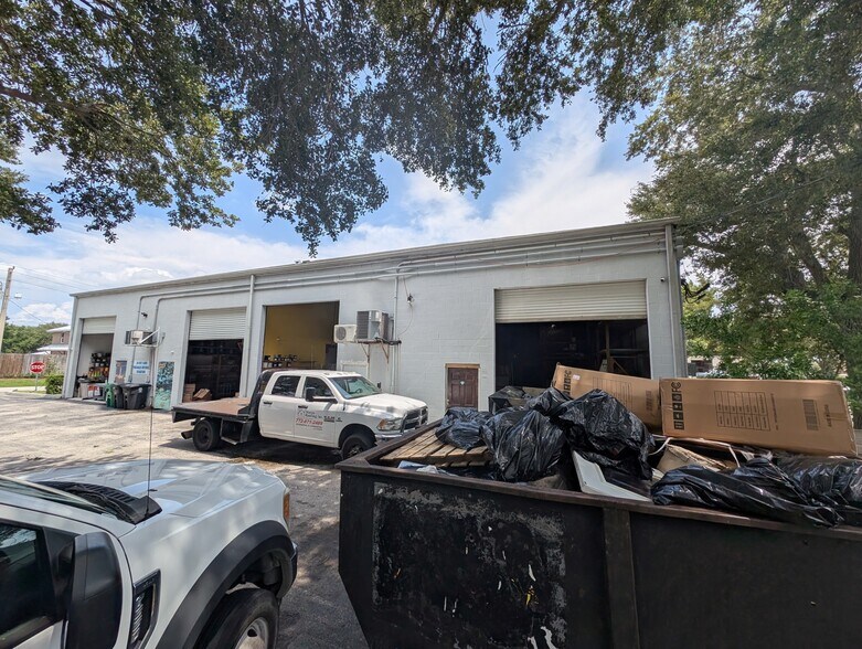 More Photos Of 861 SW Lakehurst Dr, Port Saint Lucie Distribution For Sale