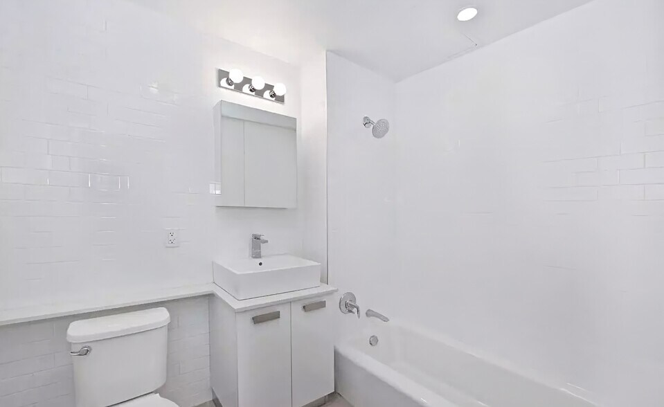 More Photos Of 186 Greenpoint Ave, Brooklyn Apartments For Lease