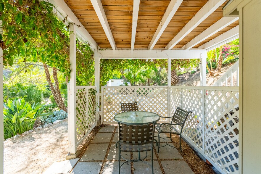 More Photos Of 543 1/2 Arroyo Ave, Santa Barbara Apartments For Sale