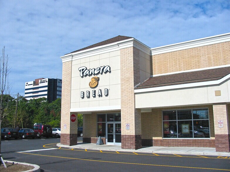 More Photos Of 21 Woodbridge Ctr Dr, Woodbridge Unknown For Lease