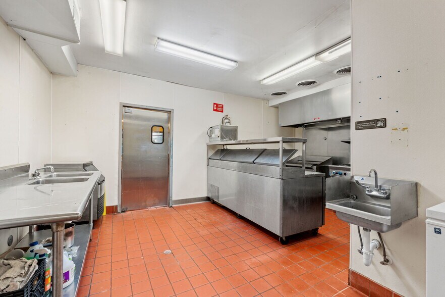 More Photos Of 5554 34th Ave S, Minneapolis Restaurant For Sale