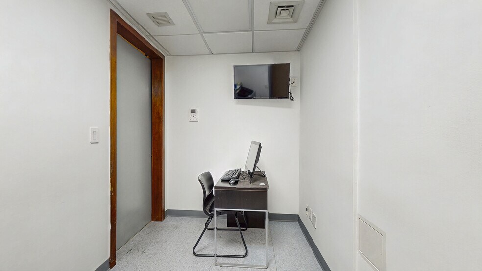 More Photos Of 907 Fifth Ave, New York Multifamily For Sale