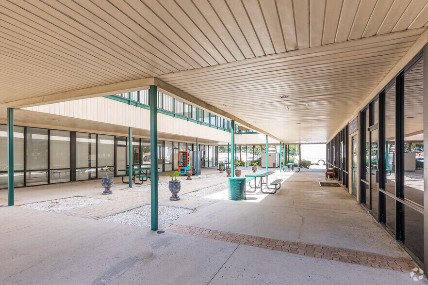 More Photos Of 6800 N Dale Mabry Hwy, Tampa Office For Lease