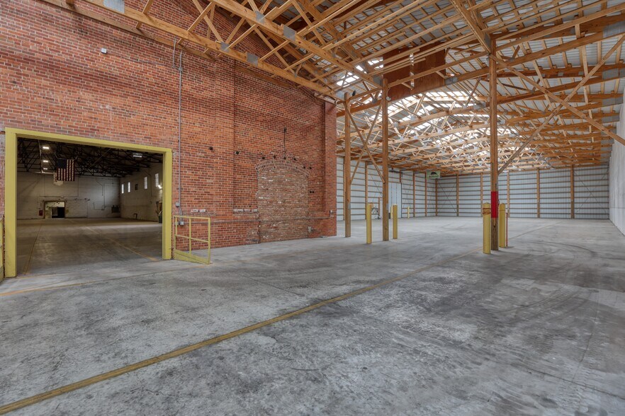 More Photos Of 1457 Coffeen, Sheridan Warehouse For Sale