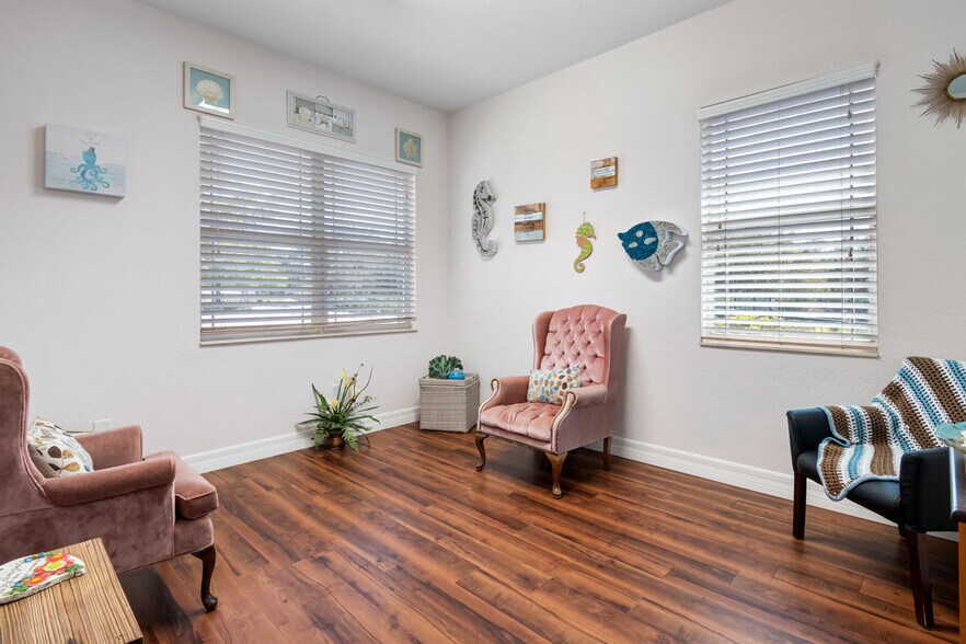 More Photos Of 934 Cypress Village Blvd, Sun City Center Office For Sale