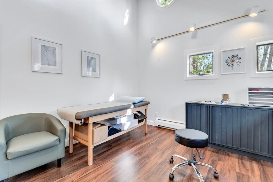 More Photos Of 1049 Main St, West Barnstable Medical For Sale