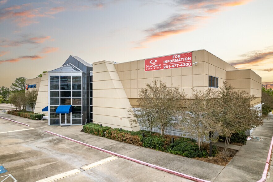 More Photos Of 14111 Southwest Fwy, Sugar Land Health Club For Lease