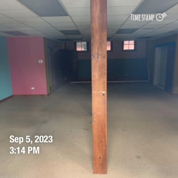 21 N River St, Batavia, IL 60510 For Lease