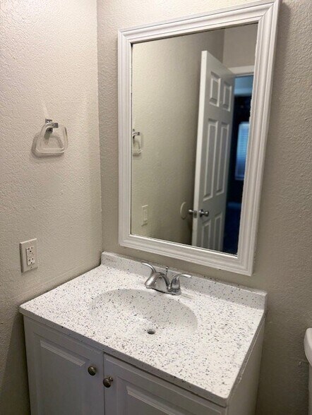 More Photos Of 535 W Hutchins Pl, San Antonio Apartments For Sale