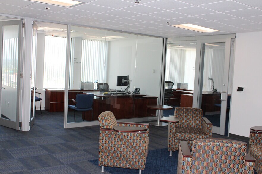 More Photos Of 1500 Main St, Springfield Medical For Lease