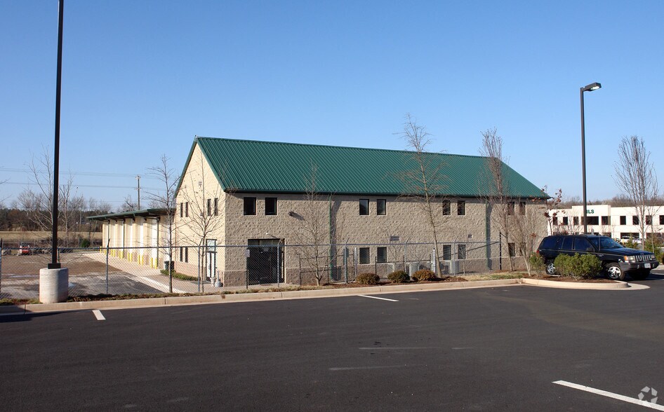 Primary Photo Of 23720 Overland Dr, Dulles Warehouse For Lease