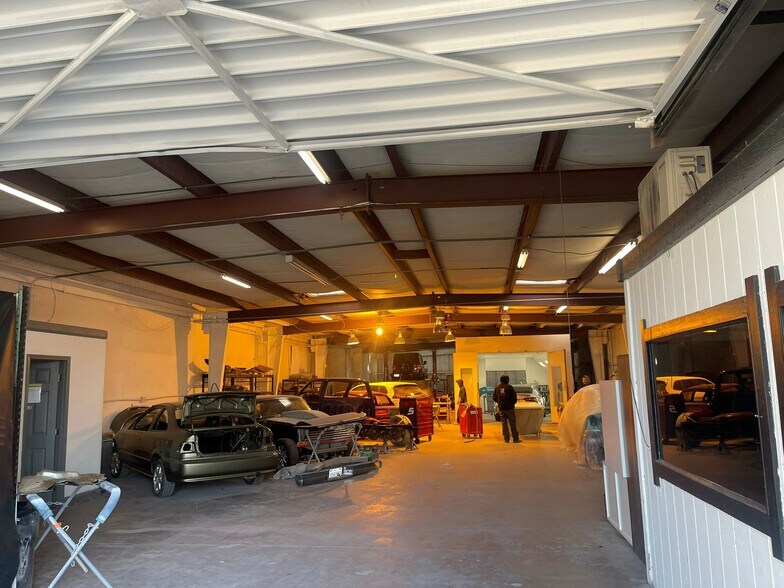 More Photos Of 401-409 N E St, Madera Warehouse For Sale