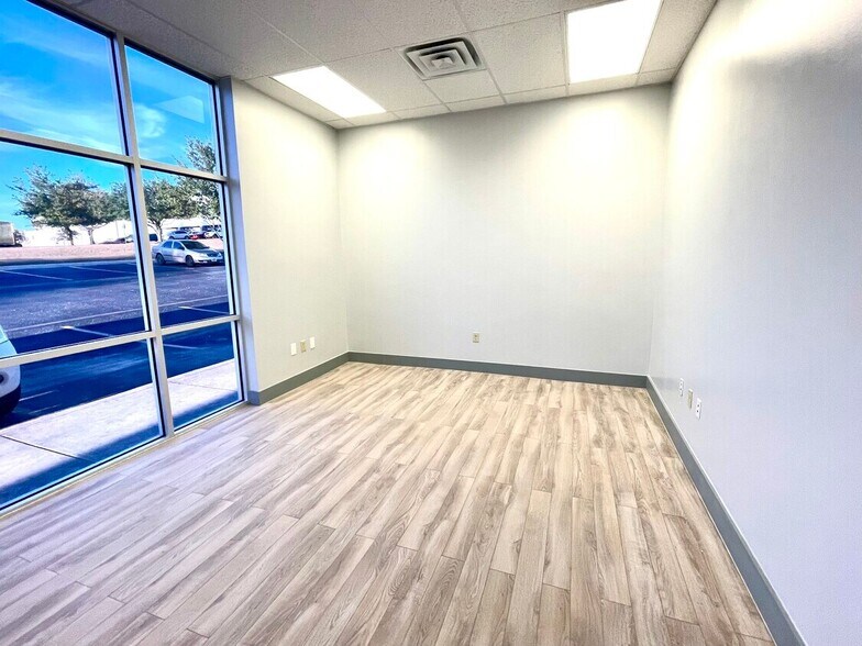 More Photos Of 5850 Corridor Pky, Schertz Warehouse For Lease