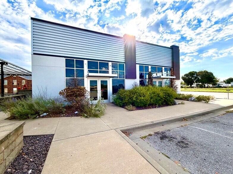 More Photos Of 306 E Chestnut St, Strafford Freestanding For Sale