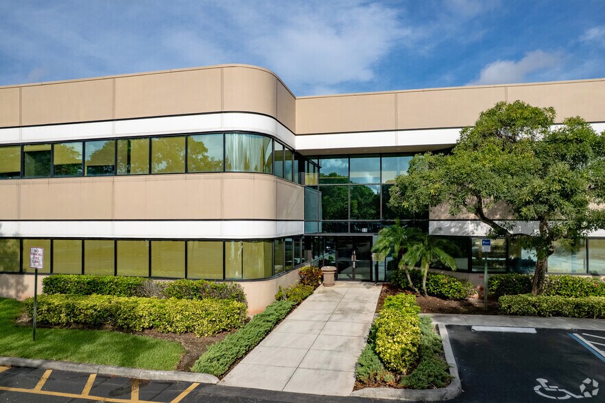 More Photos Of 480 Sawgrass Corporate Pky, Sunrise Office For Lease