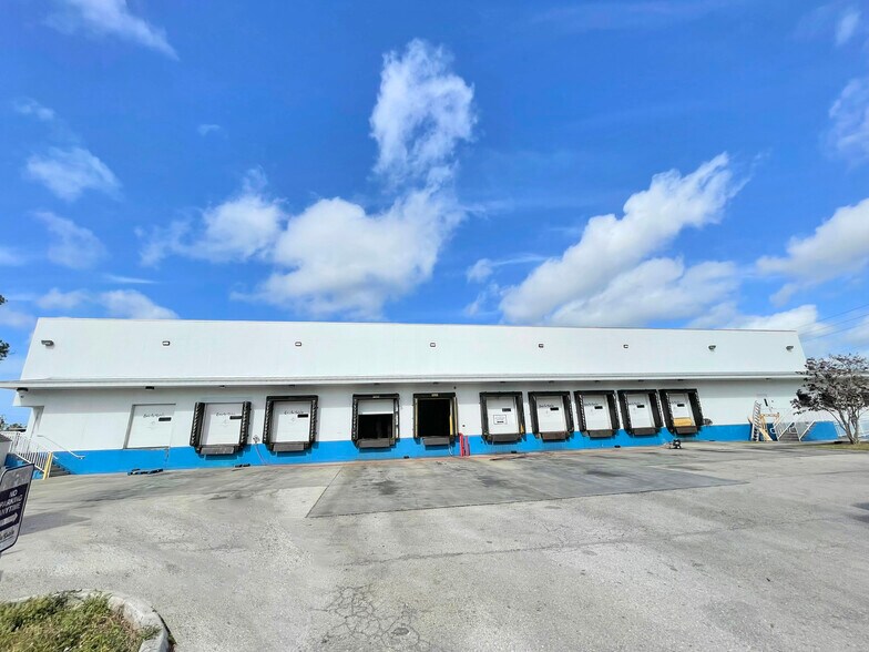 More Photos Of 4176 Mercantile Ave, Naples Distribution For Sale