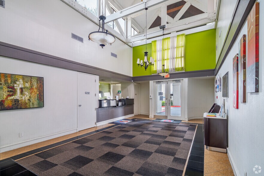 More Photos Of 11221 San Pedro Ave, San Antonio Hotel For Sale
