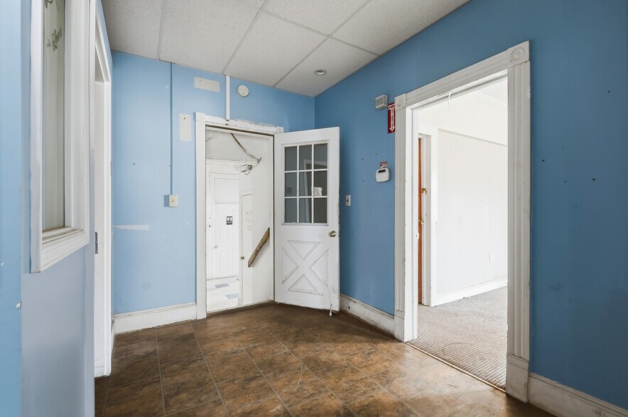 More Photos Of 8 W Olive St, Scranton Office For Sale