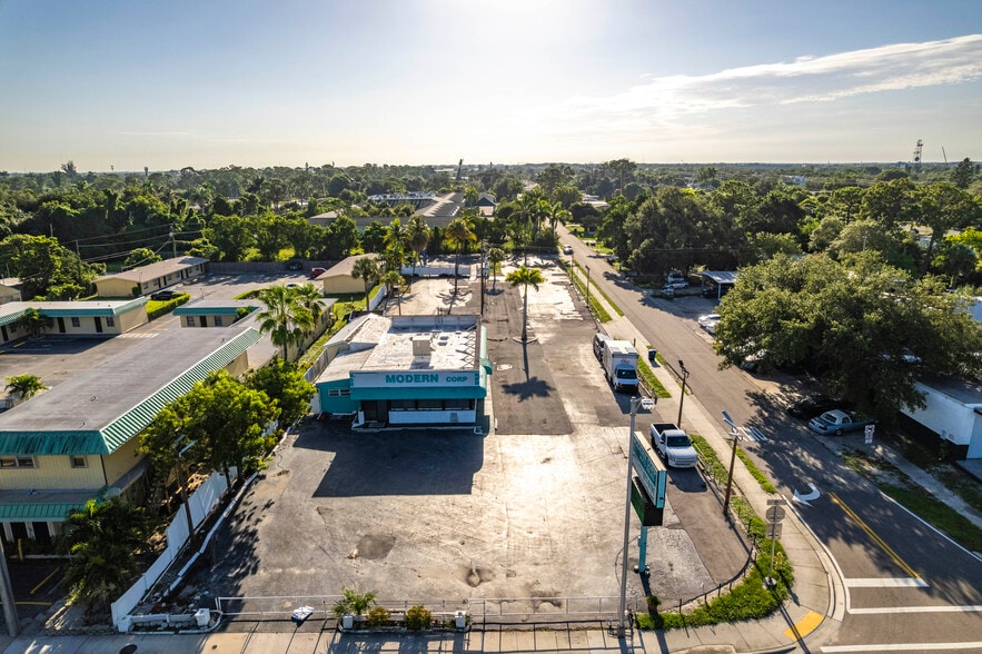 More Photos Of 3535 Cleveland Ave, Fort Myers Auto Dealership For Lease