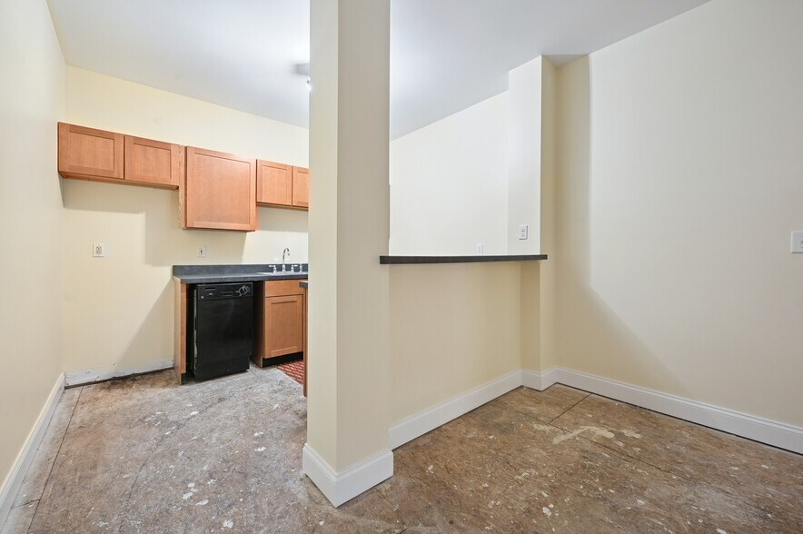 More Photos Of 56 Main St, Stamford Hotel For Sale