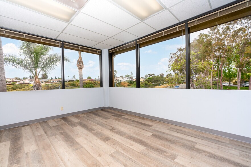More Photos Of 6390 Greenwich Dr, San Diego Loft Creative Space For Lease