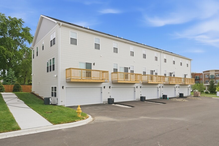 More Photos Of 214 N Walnut St, Bensenville Apartments For Sale