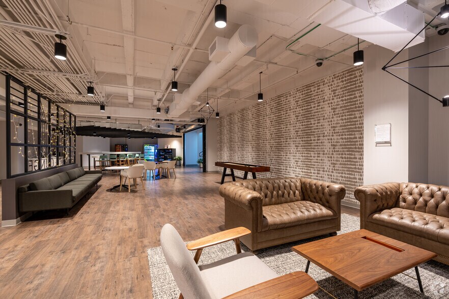 More Photos Of 400 Skokie Blvd, Northbrook Office For Lease