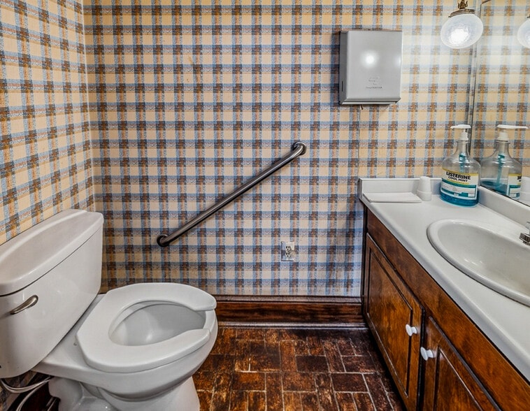 More Photos Of 201 S Weston St, Fountain Inn Medical For Sale