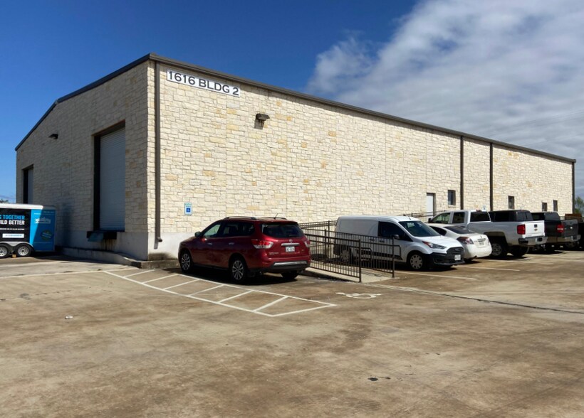 Primary Photo Of 1616 Robert S. Light Blvd, Buda Showroom For Lease