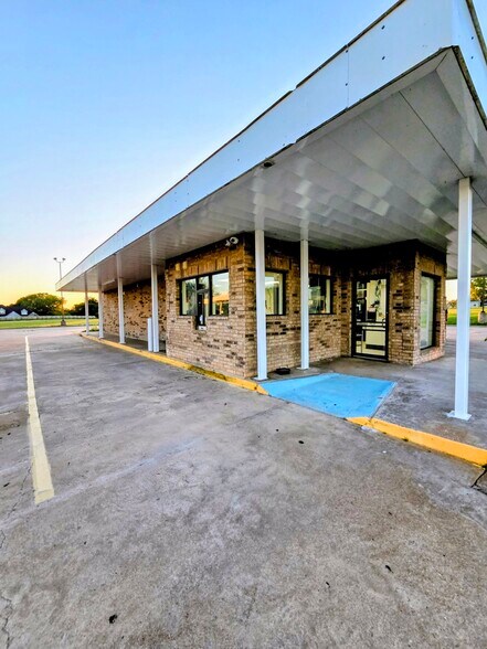 More Photos Of 609 S Coblake St, Apache Fast Food For Sale