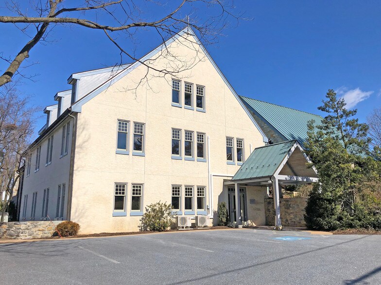 More Photos Of 1910 Harrington Dr, Lancaster Office For Lease