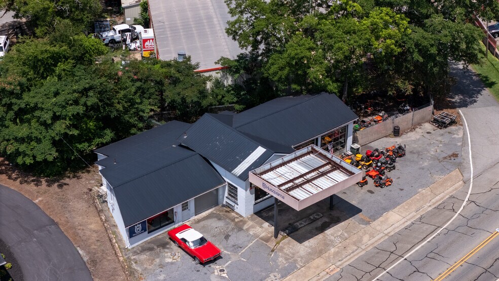 More Photos Of 217 Main St, Pine Mountain General Retail For Sale