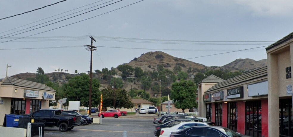 More Photos Of 8485 Glenoaks Blvd, Sun Valley Unknown For Lease